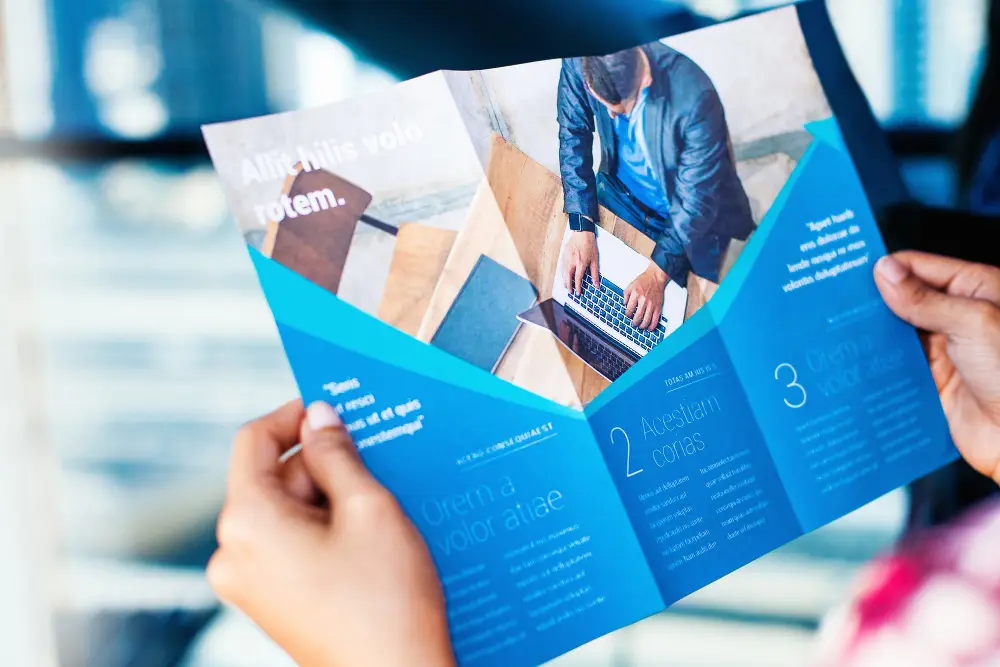 Como Escolher o Papel Ideal para os Seus Impressos – Guia Completo para Clientes em Lisboa